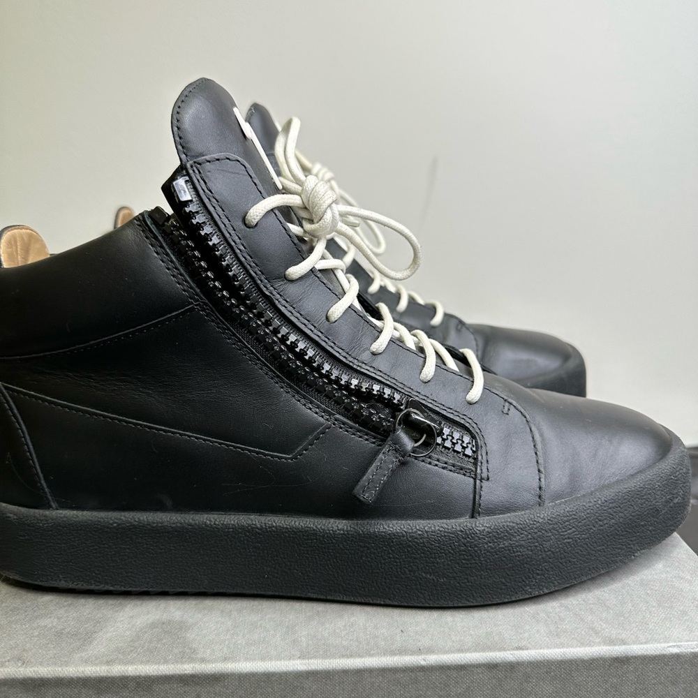Men’s Giuseppe Zanotti Black Leather Sneakers Size 44 With Box.